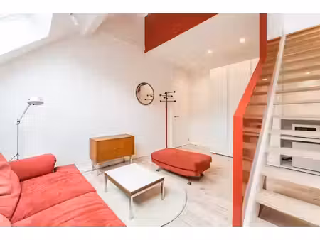 studio meublé dans maison avec espaces communs