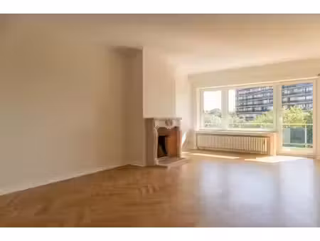 brugmann - appartement rénové avec terrasse !