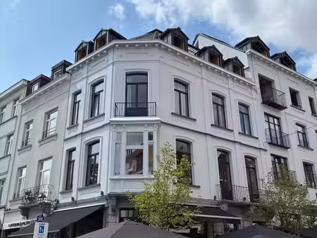 studio à louer sur la place du châtelain