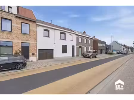 maison à vendre dans le centre de hooglede avec 4 chambres