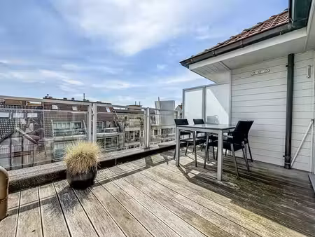 duplex avec environ 16 m² de terrasse situé dans l'avenue p.