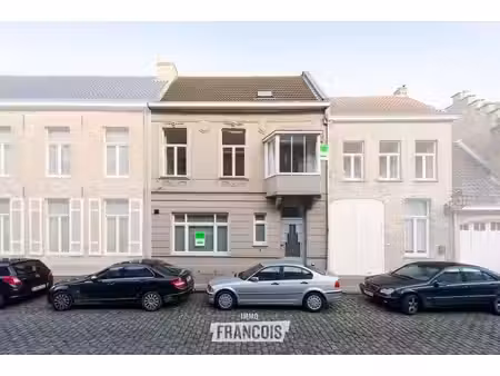 belle maison de maître à vendre à 100 m de la grand-place