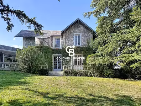 maison singulière avec parc et maison de gardien