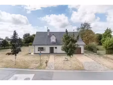 te renoveren villa op ruim perceel in residentiële wijk t...