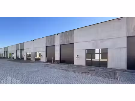 bâtiment d’entreprise à louer à hekelgem pour € 1.800