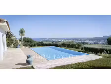 villa avec piscine en bord de mer sanary-sur-mer (83)