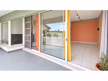 appartement lumineux avec grande terrasse à pont-saint-esprit