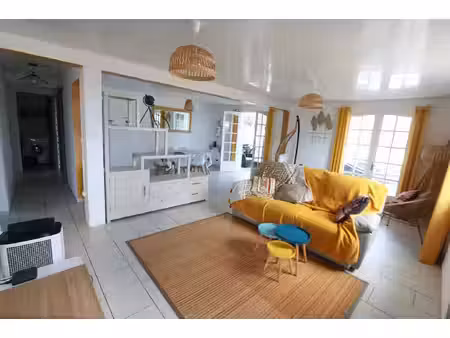 jolie maison meublée et décorée avec grand jardin plat tan rouge st paul