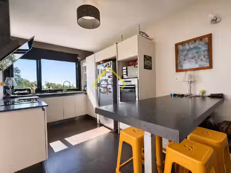 a vendre maison familiale à la montagne villa avec jardin et