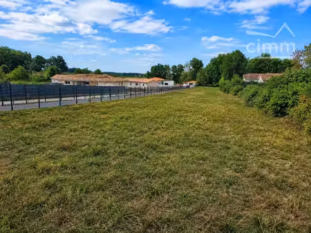 terrain constructible de 3100 m² à saint-savin