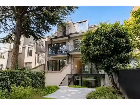 ixelles - etangs - louise : triplex 3 chambres avec terrasse