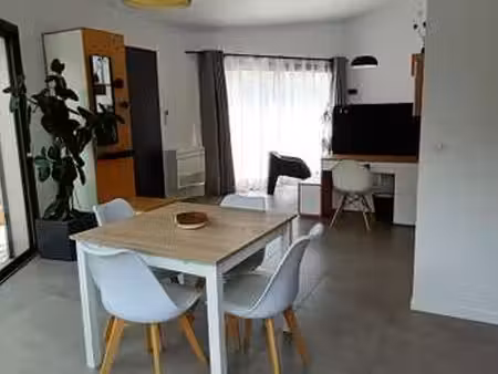 location maison meublé à châteauneuf-le-rouge (13790) : à louer meublé / 53m² châteauneuf-