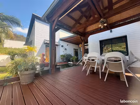 l’entre-deux – maison de 2015 – 3 chambres – 3 salles de bains – terrasses – kiosque – gar