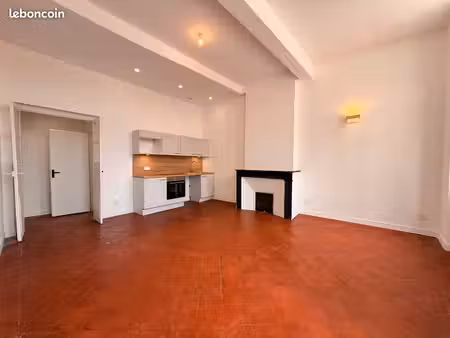 t2 non meublé – 56m2 – hyper centre/ vue exceptionnelle cathédrale