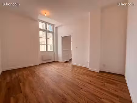 t2 non meublé – 60m2 – hyper centre/ vue exceptionnelle cathédrale
