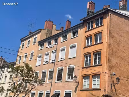 vieux lyon 4 pièces 100% rénové meublé 80 m² 2 chr