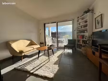 t2 de 48 m² avec grande terrasse et garage - centre-ville bourgoin-jallieu