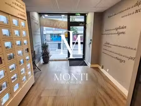 vente bureaux et commerces à saint-malo (35400) : à vendre / 33m² saint-malo