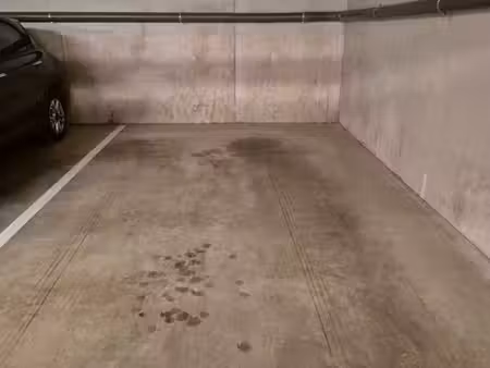 à louer – grande place de parking de 21 m² en sous-sol à reims