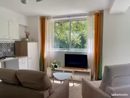 grand studio meublée à l'année avec électricité et eau inclus