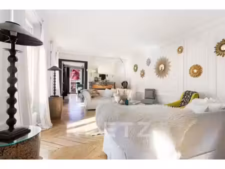appartement de luxe à vendre dans le quartier clichy-trinité