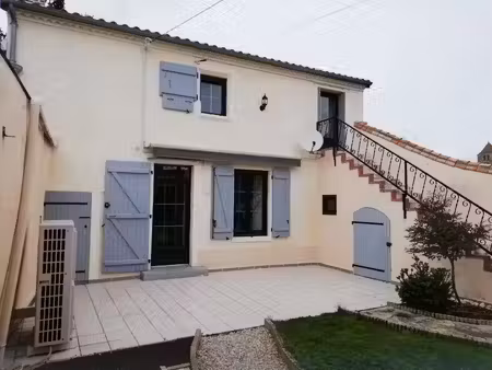 location maison 3 pièces 107 m² à airvault (79600)