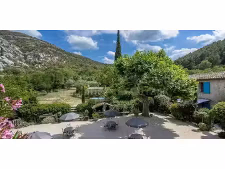 maison avec piscine et jardin fontaine-de-vaucluse (84)