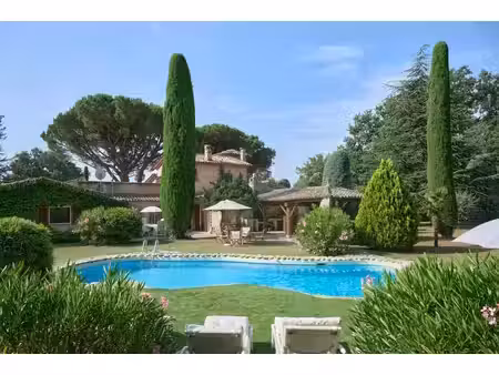 propriété familiale au calme