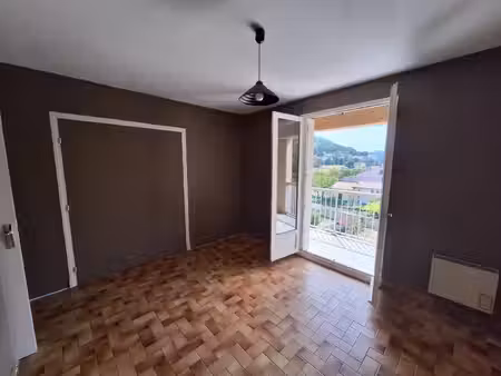 bel appartement spacieux de 95 m² à lamastre