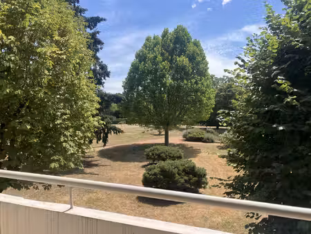 t4 à rénover avec belle vue dégagée sur parc