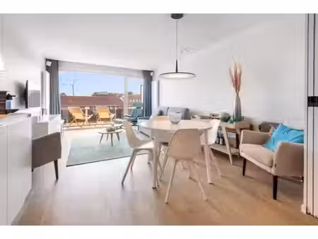 appartement rénové et aménagé avec intelligence  avec un coi