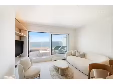 magnifique penthouse rénové avec vue panoramique et terra...