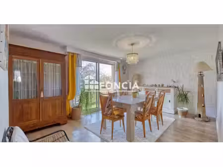 1er étage d'une résidence calme  appartement 3 chambres