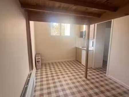 loue studio renove - 19 6 m² - 500 €cc - 13002