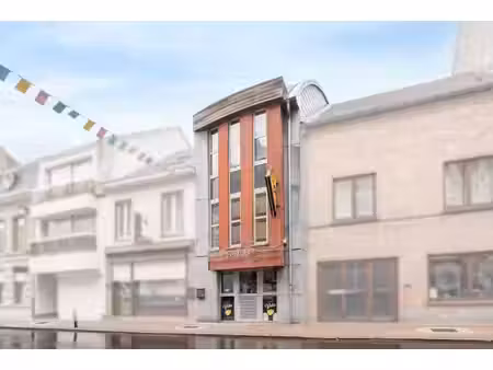 commerce avec habitation au centre de grammont