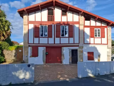 bourg ascain t3 53.56 m2 + combles 50m²  jardin et stationnement