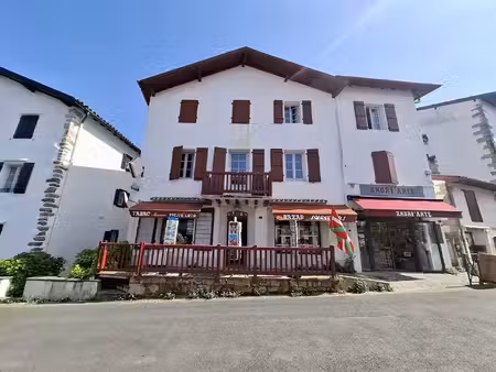 vente murs local commercial et appartement t5 à sare