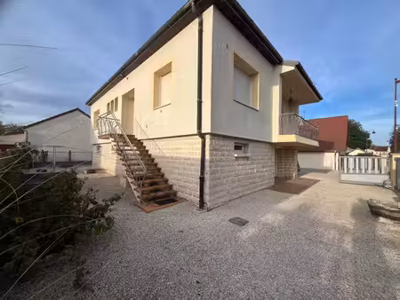 belle maison avec 2 chambres sur sous-sol complet