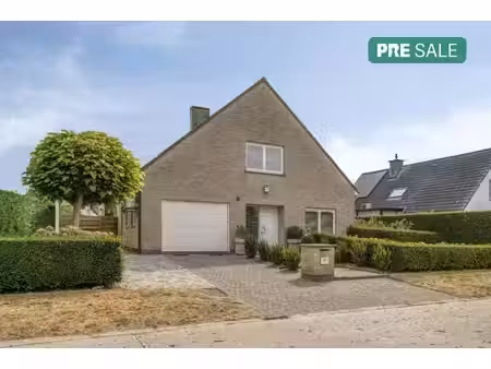 vrijstaand  hedendaags huis met 5 slaapkamers te maldegem