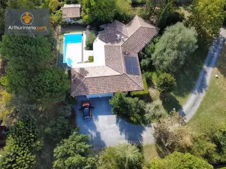 maison de famille avec piscine et jaccuzi
