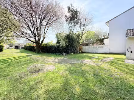 echoppe double en pierre avec garage et grand jardin - mérig