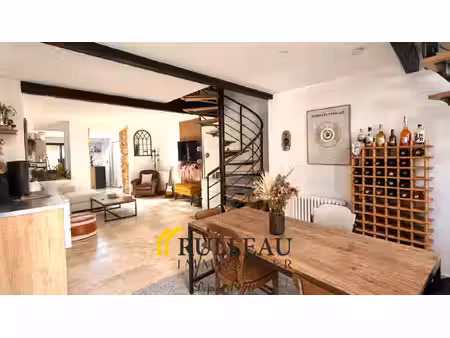 maison en pierre atypique rénovée de 101 m2 avec terrasse et