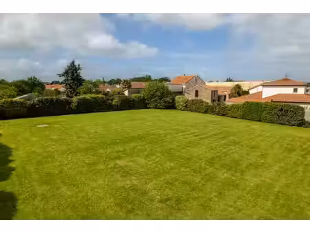 sainte-pazanne : superbe terrain à bâtir de plus de 1 700 m²