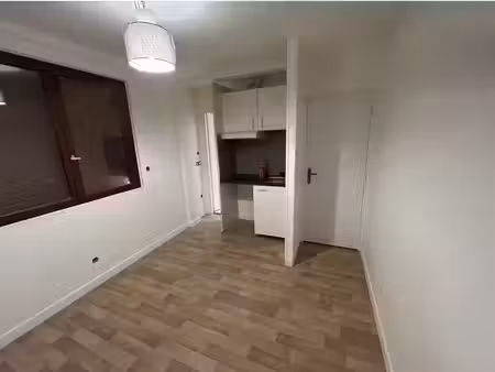 location appartement 1 pièce 18 m² à sainte-geneviève-des-bois (91700)