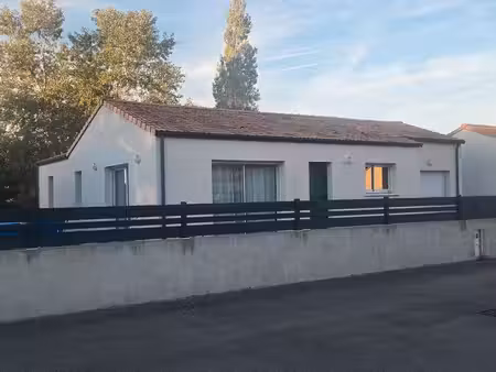 maison a louer st urbain vendee
