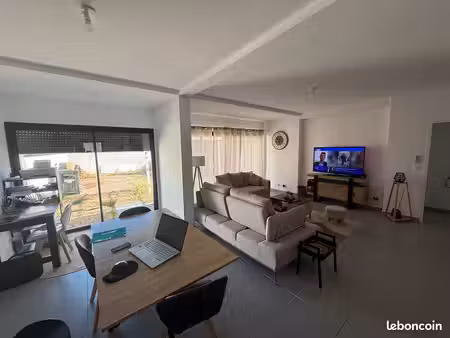 borgo  la marana  dans petite résidence calme  villa t4 mitoyenne  100 m²  2 niveaux  clim