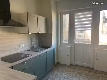 bel appartement entièrement rénové sur les quais avec place de parking