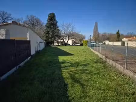 vente terrain à puymoyen (16400) : à vendre / 400m² puymoyen