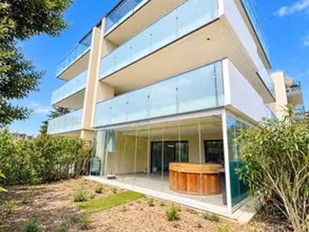appartement de luxe de 2 chambres en vente à saint-raphaël  france
