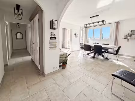 les pennes mirabeau - les sauges- appartement t4 t5 rénové de 82m2 avec balcon dans une ré